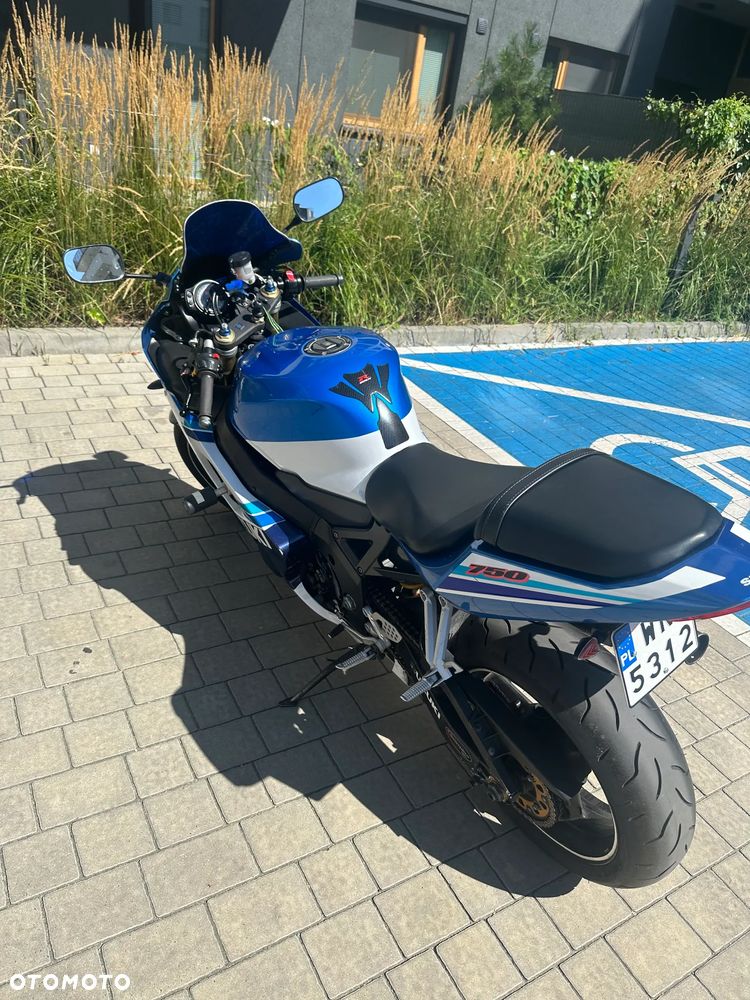 Suzuki GSX-R - 6