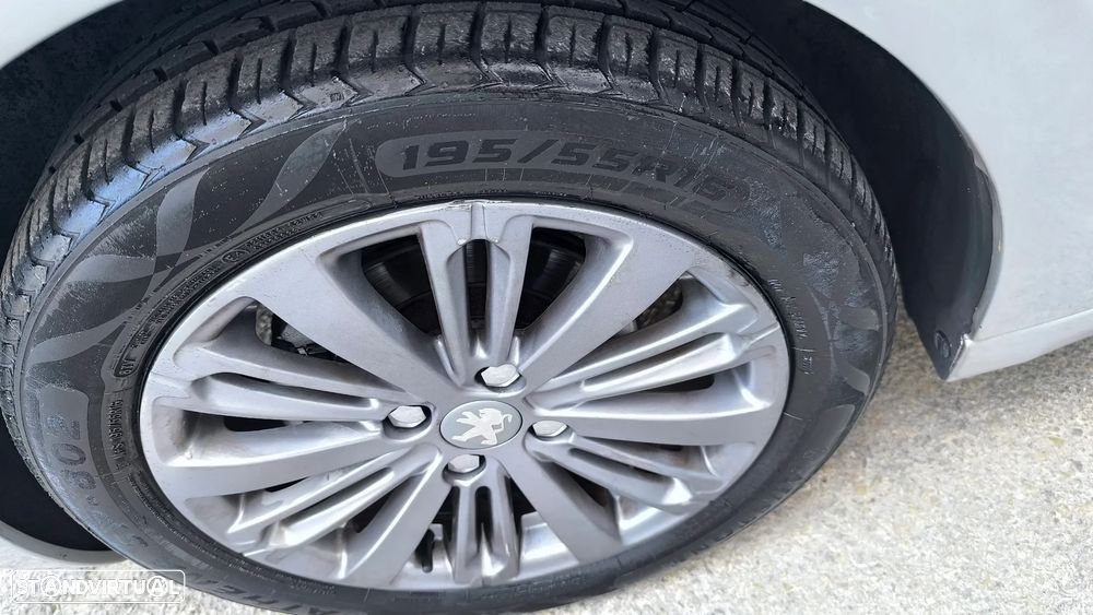 Peugeot 208 1.2 PureTech Style - 12