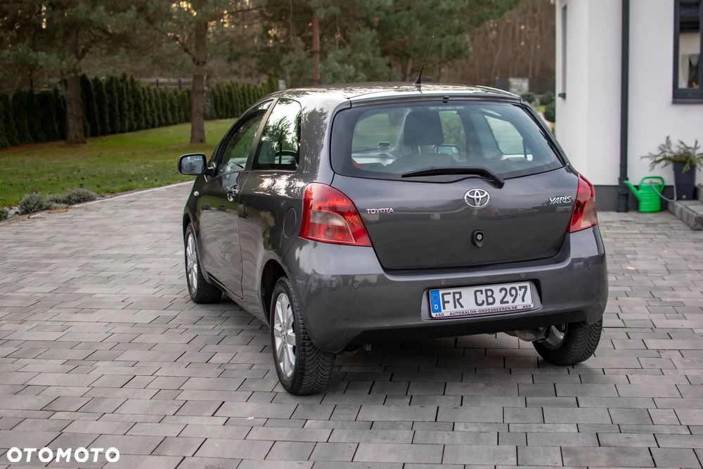 Toyota Yaris - 25