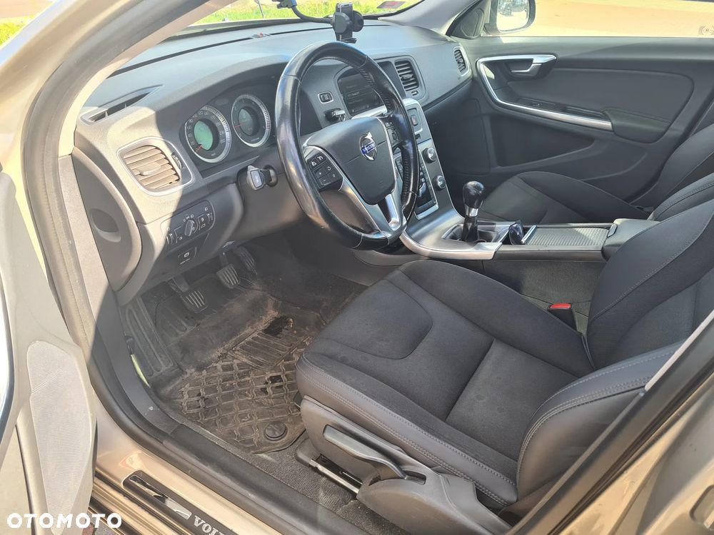 Volvo S60 D3 Momentum - 9