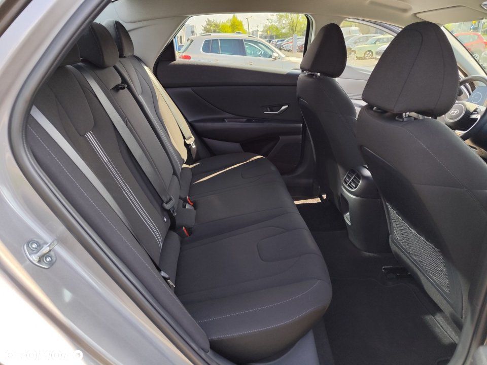 Hyundai Elantra - 9