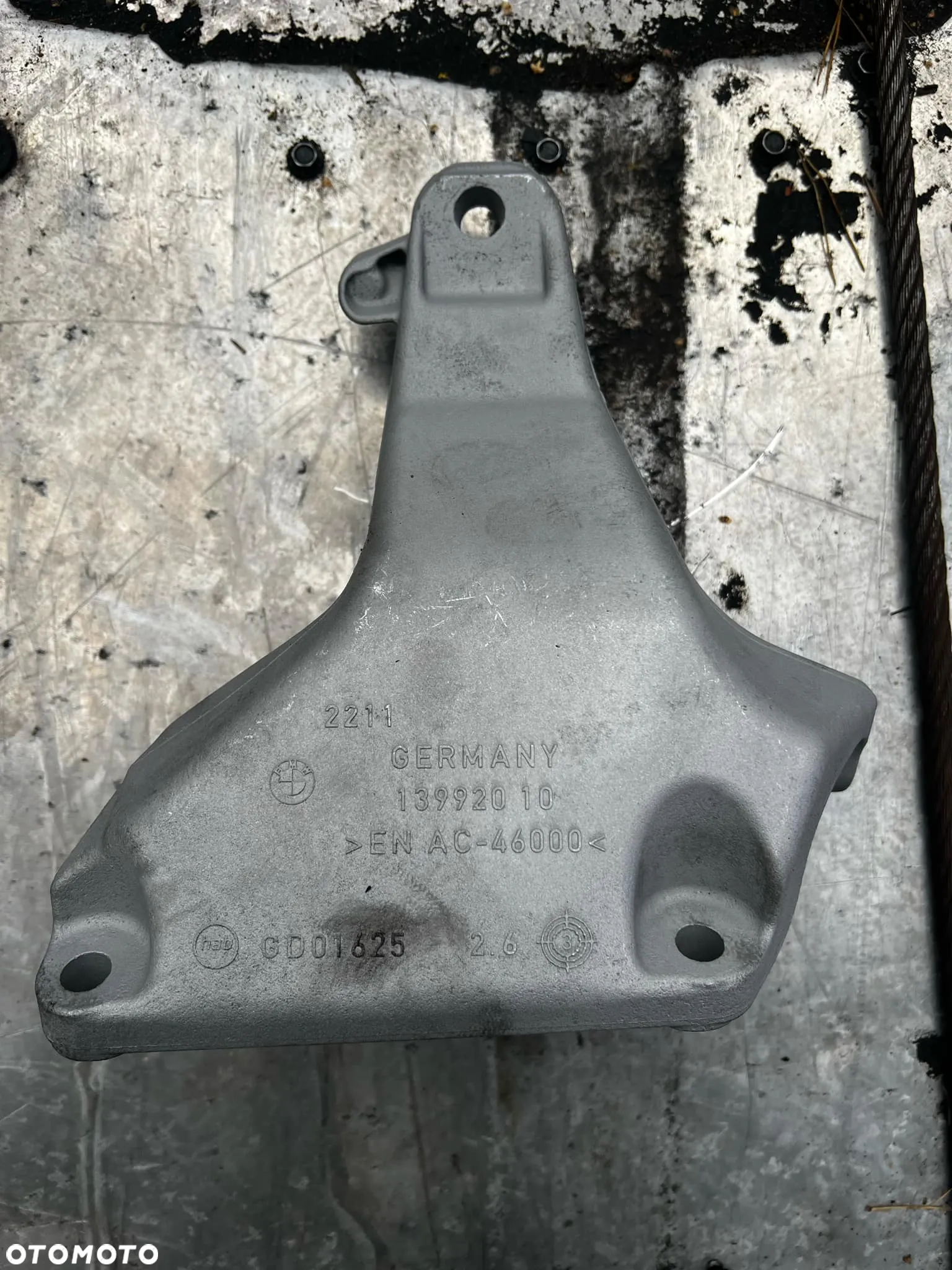 ŁAPA MOCOWANIE SILNIKA WSPORNIK - BMW N20 LEWY - 2211 6784823-01 - 2
