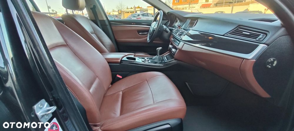 BMW Seria 5 525d Luxury Line - 38