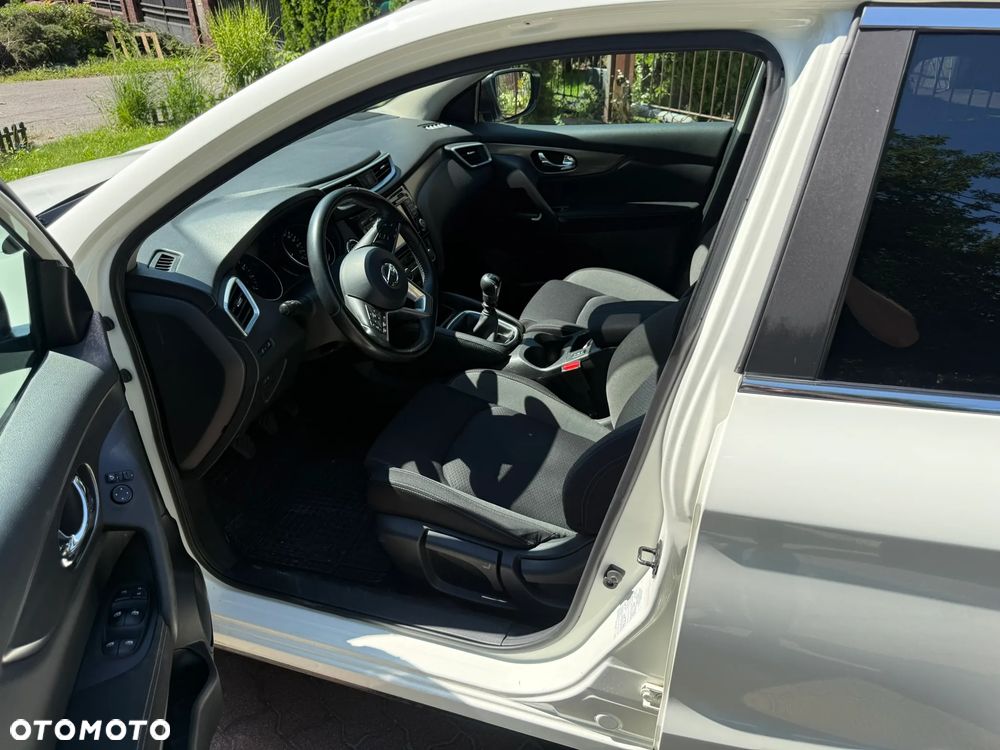 Nissan Qashqai 1.2 DIG-T N-Connecta EU6 - 9