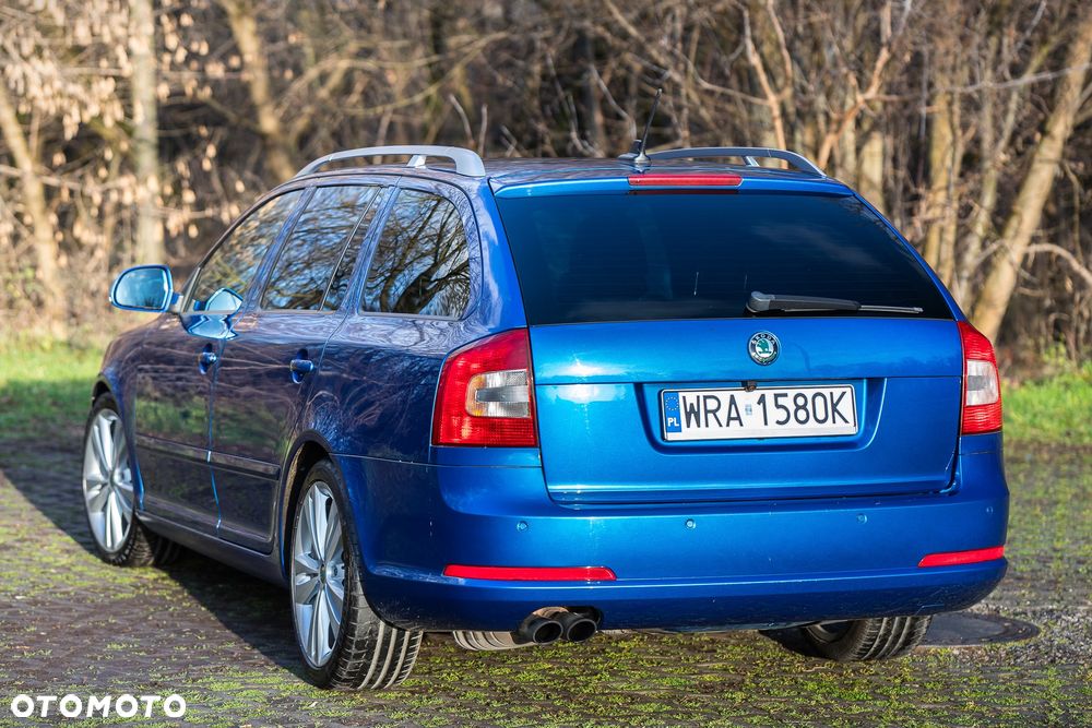 Skoda Octavia 2.0 TSI DSG RS - 10