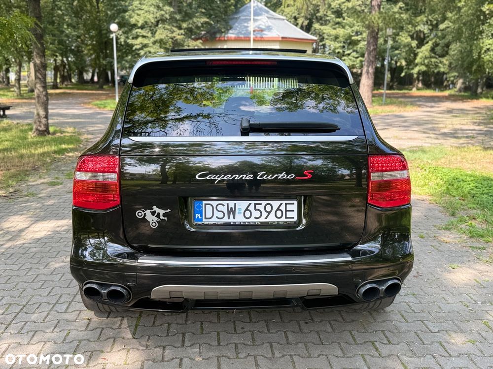 Porsche Cayenne Turbo S - 17