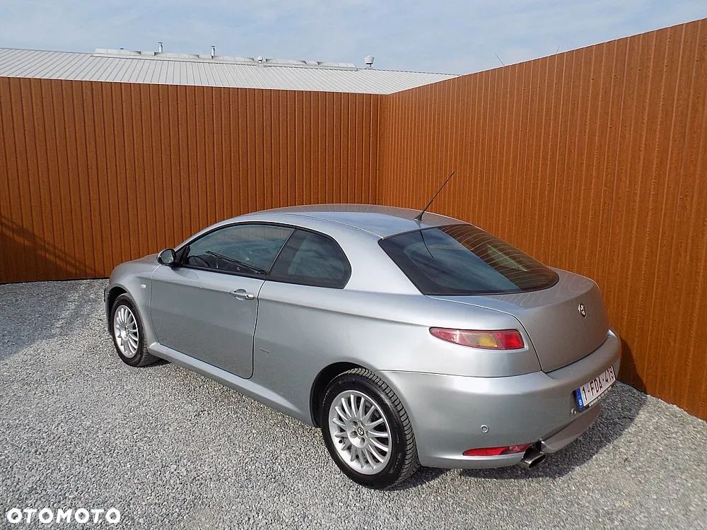 Alfa Romeo GT 1.9 JTD M-Jet Sportiva - 3