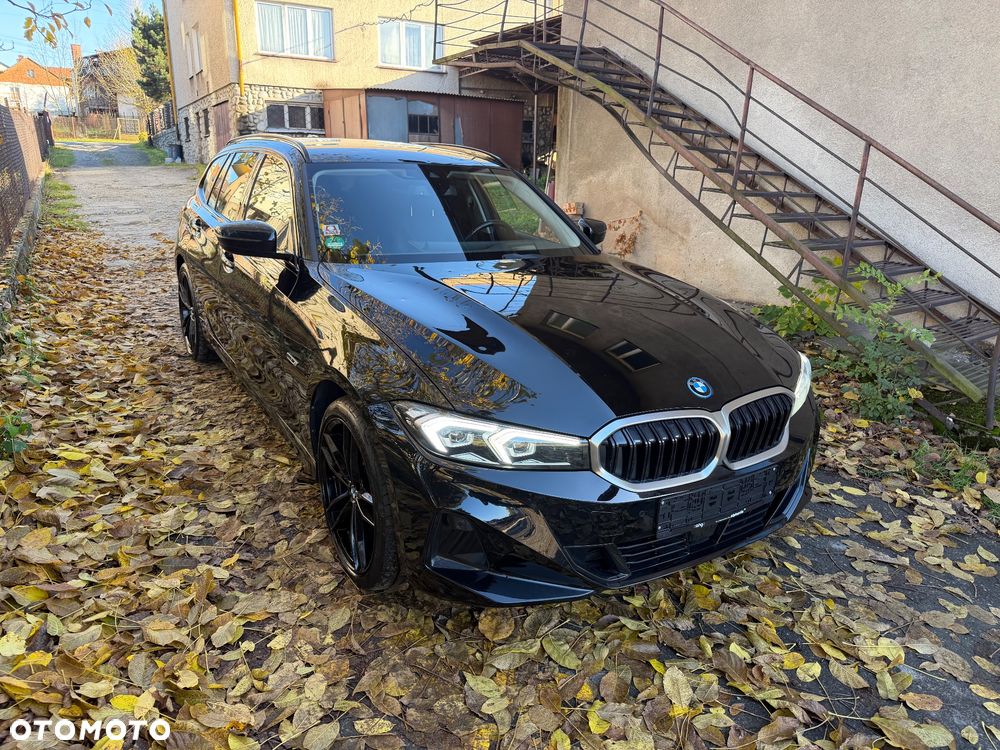 BMW 3 Series 2022 photo 2