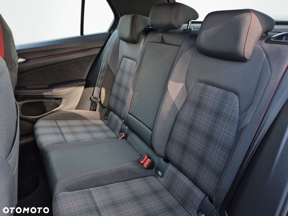 Volkswagen Golf - 28