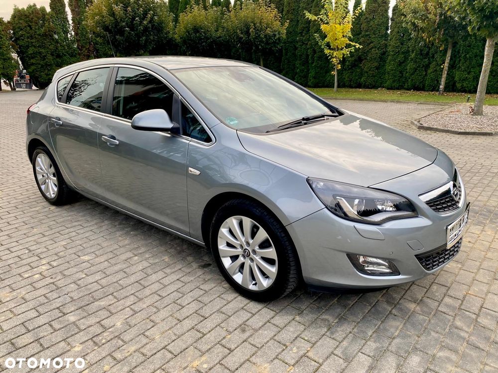 Opel Astra 2010 photo 2