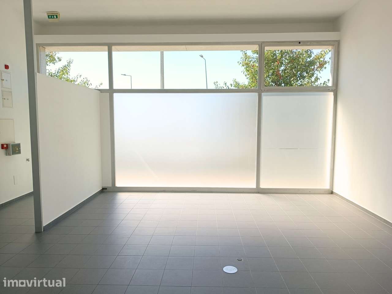 Loja / escritório com pé direito de 3,80m - Grande imagem: 2/18