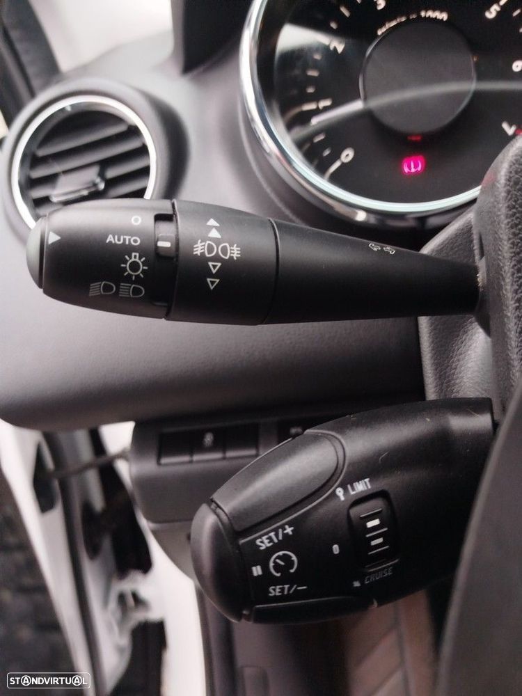 Peugeot 3008 1.2 PureTech Allure - 18