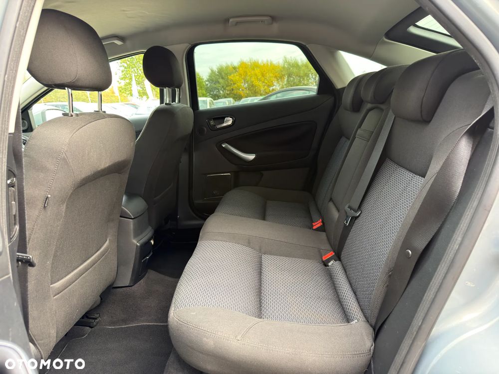 Ford Mondeo 2.0 Ghia - 30