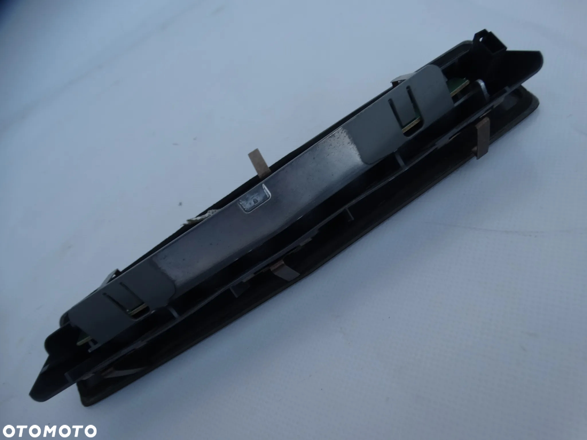 TRZECIE ŚWIATŁO STOP KLAPY 13211587 OPEL ZAFIRA B F-VAT - 2