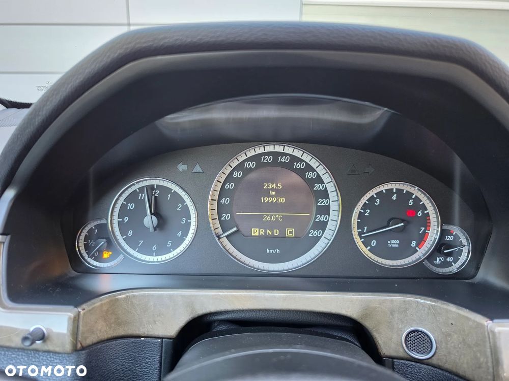 Mercedes-Benz Klasa E 200 CGI BlueEFFICIENCY Automatik Elegance - 9