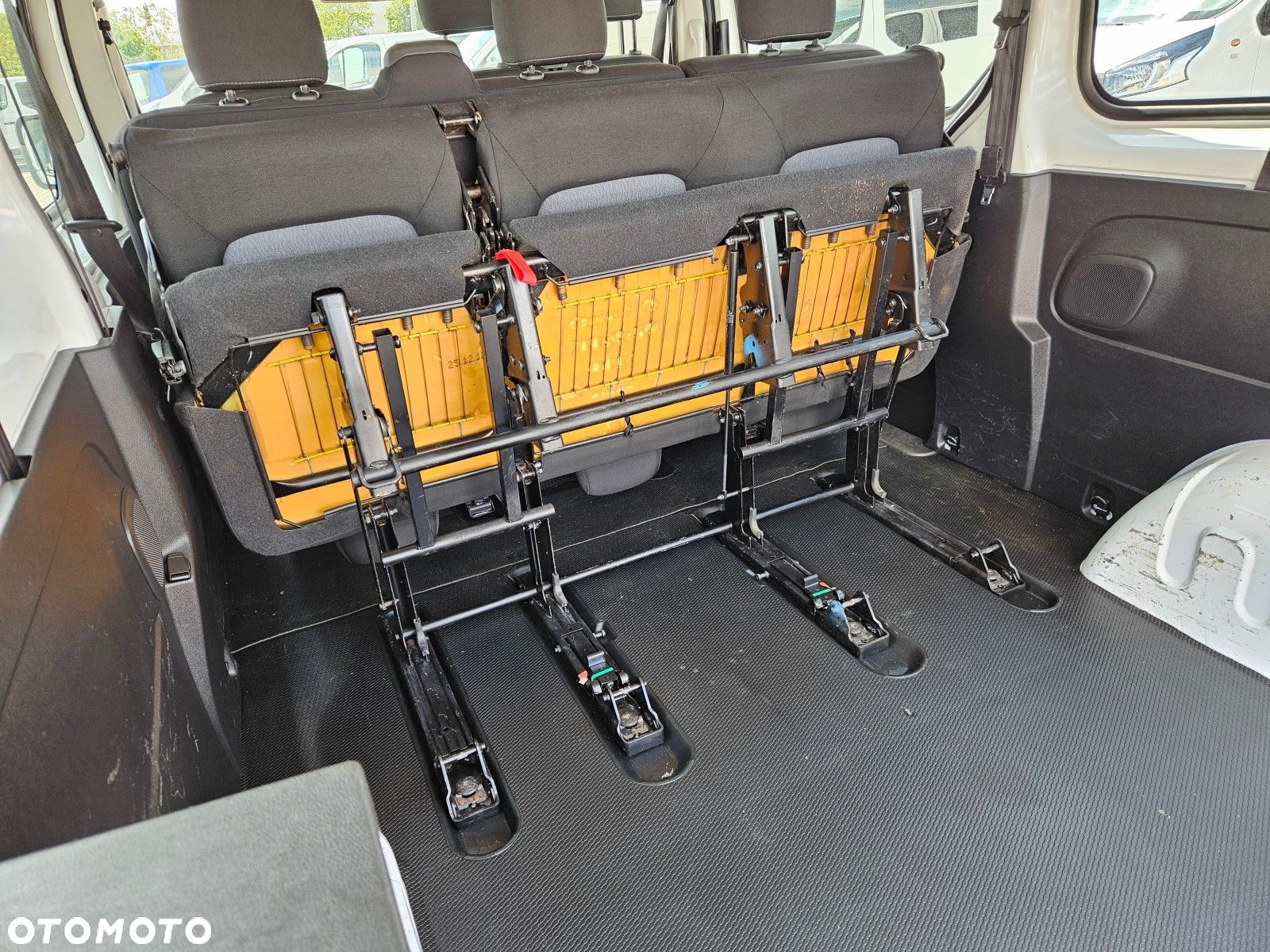 Opel Vivaro - 16
