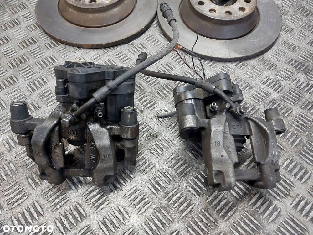 TARCZE HAMULCOWE TYŁ ZACISKI VW PASSAT B8 LIFT 3Q0615405AE 3Q0615406AE - 2