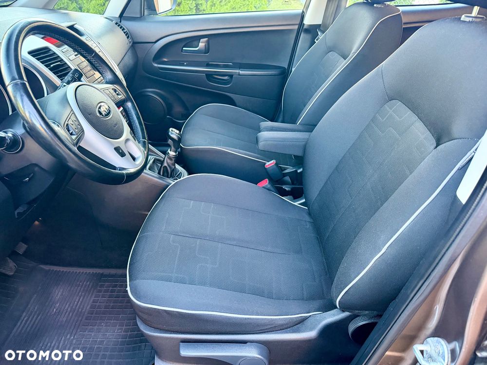Kia Venga 1.4 CRDi 90 Attract - 14