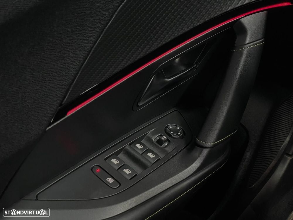 Peugeot 2008 1.2 PureTech GT Line EAT8 - 8