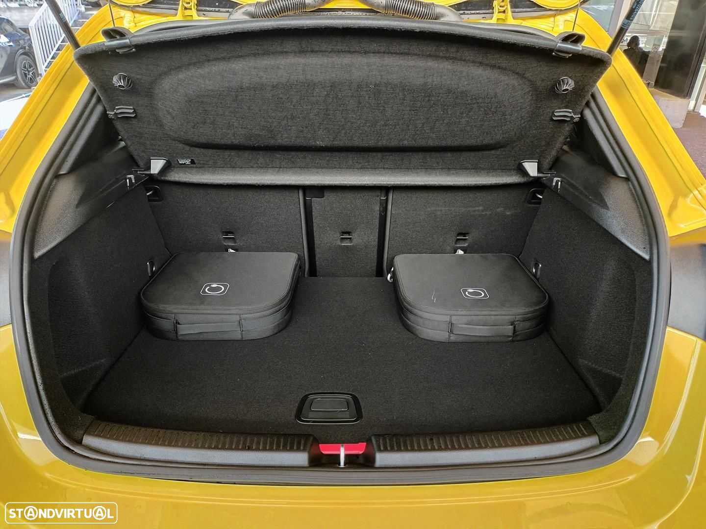 Mercedes-Benz A 250 e AMG Line - 16