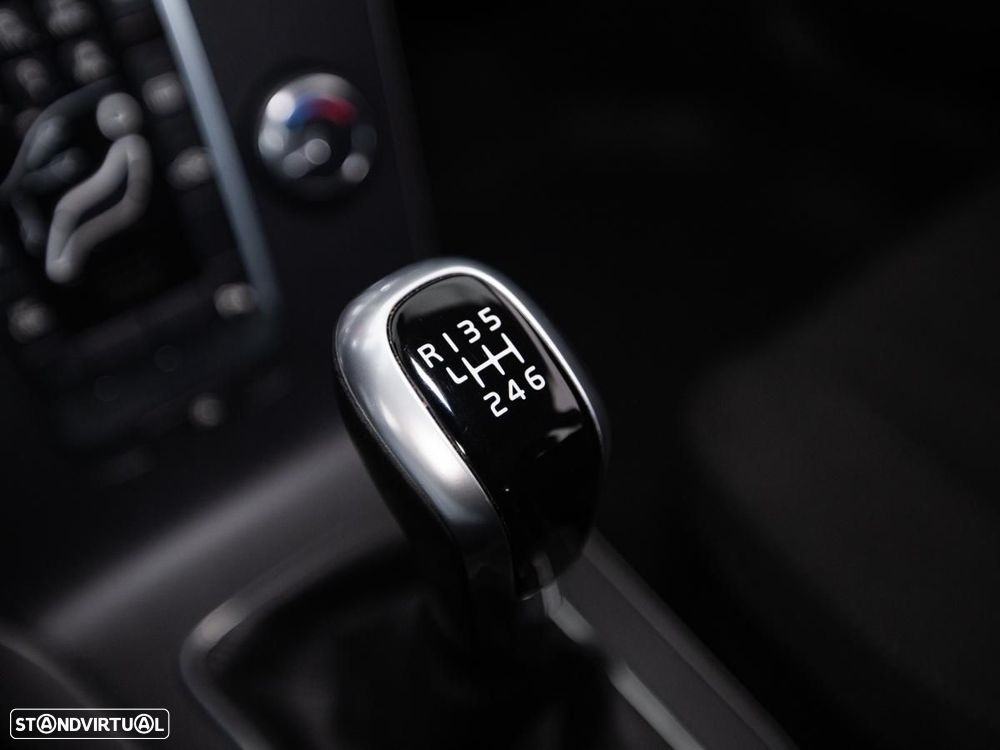 Volvo V40 Cross Country - 18