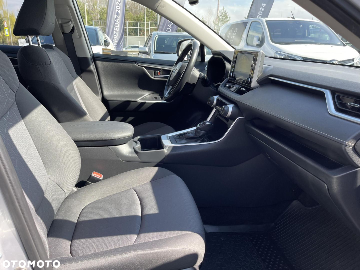 Toyota RAV4 - 8
