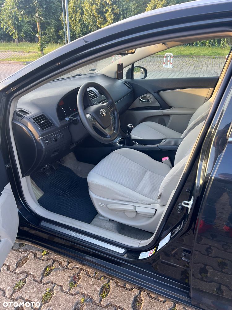 Toyota Avensis 2.0 D-4D 2010 - 8