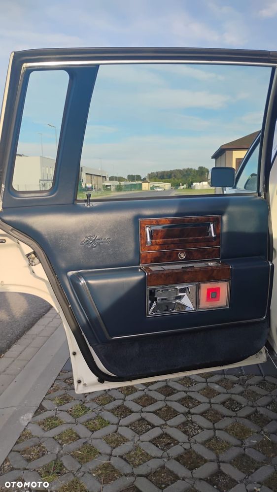 Cadillac Brougham - 18