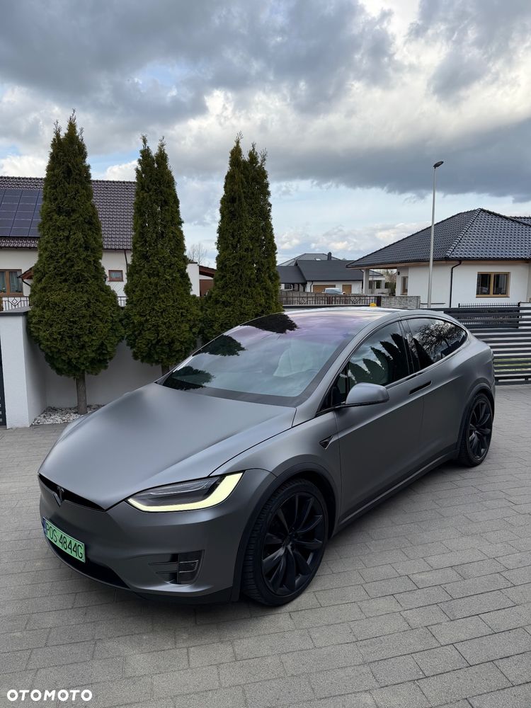 Tesla Model X - 1