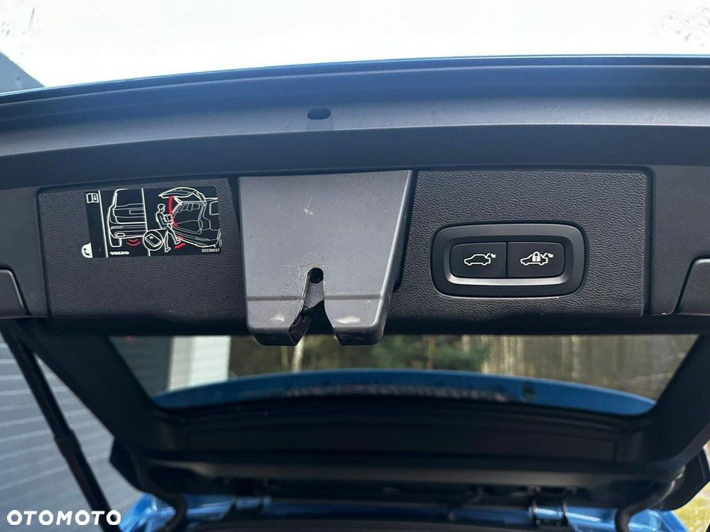 Volvo XC 60 D5 SCR AWD R-Design - 24