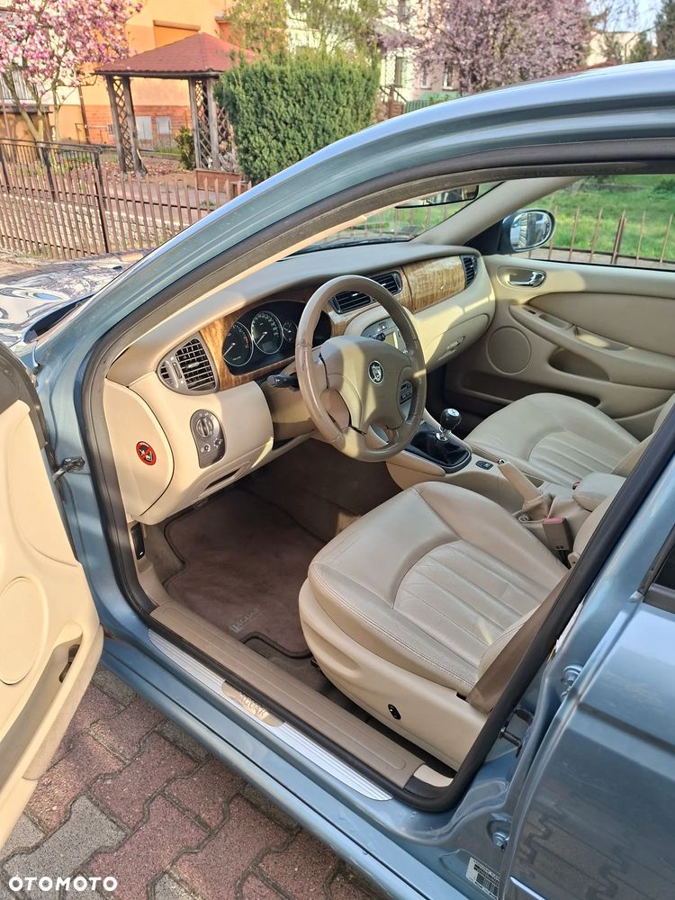 Jaguar X-Type 2.0 V6 - 4