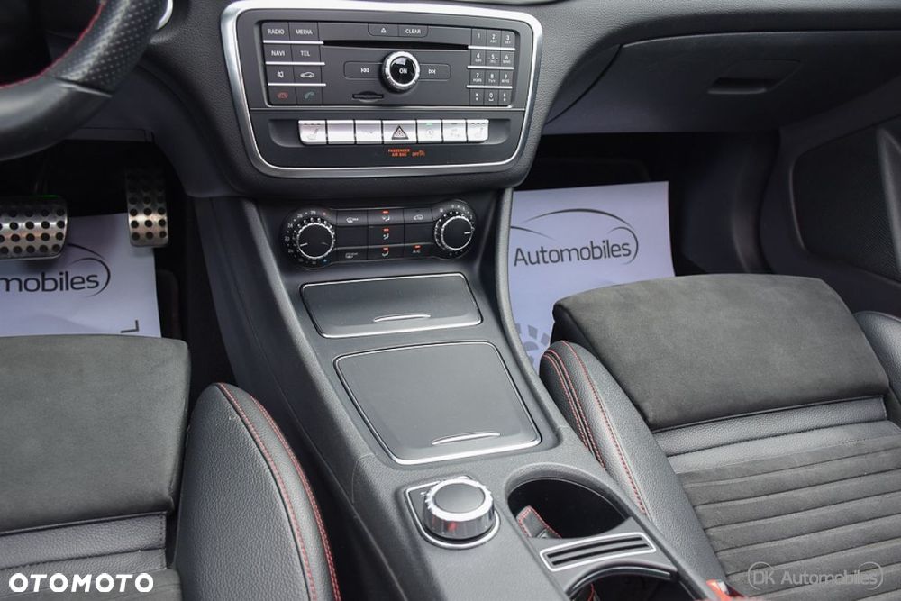 Mercedes-Benz CLA 220 4-Matic AMG Line - 32
