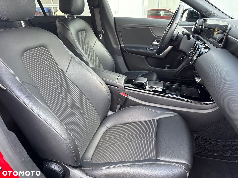 Mercedes-Benz CLA 220 4-Matic Progressive 7G-DCT - 23