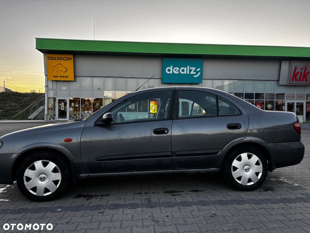 Nissan Almera 1.5 Base - 2