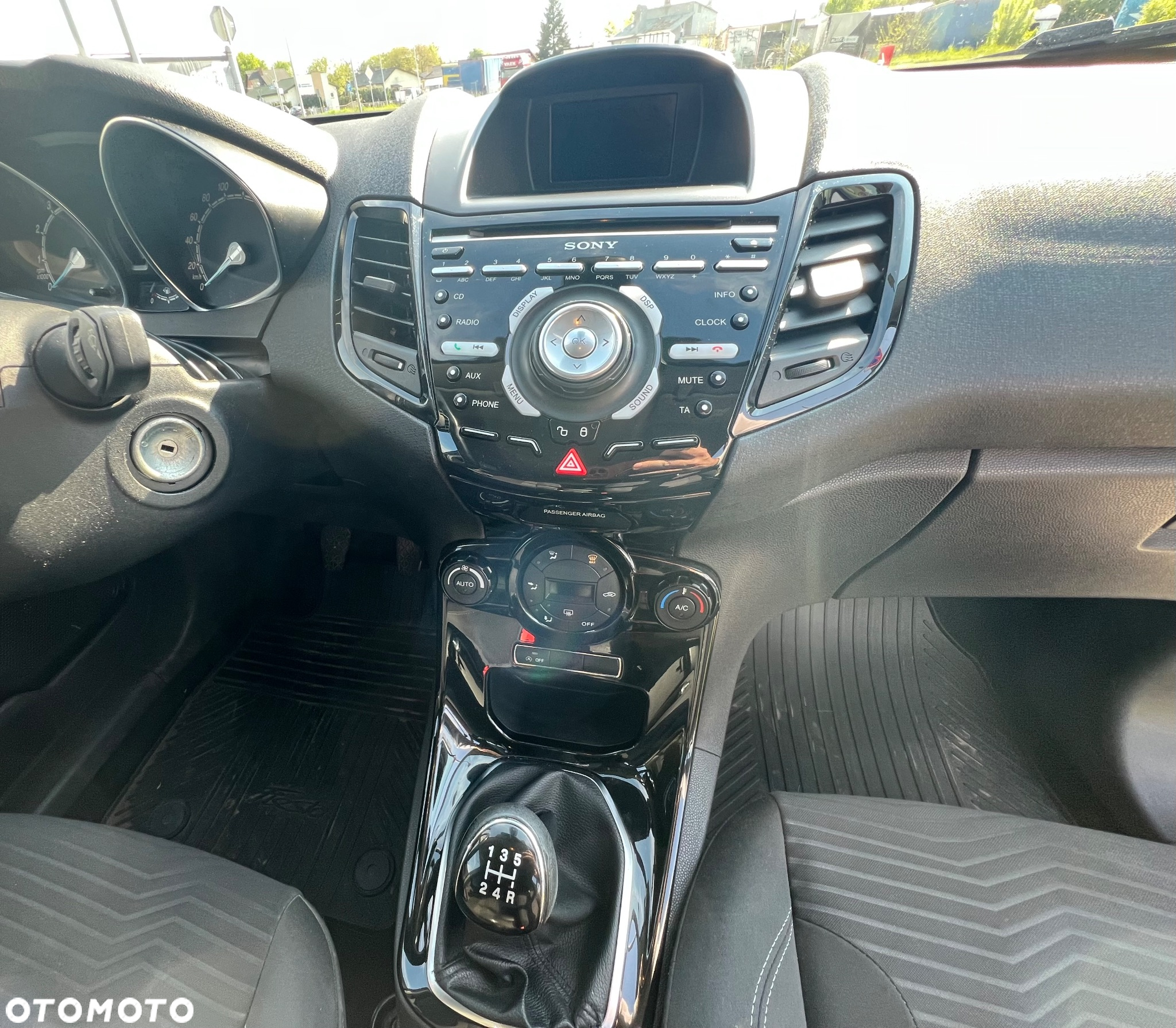 Ford Fiesta 1.0 EcoBoost Titanium - 9