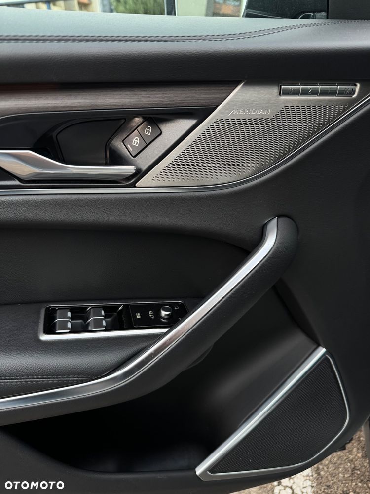 Jaguar F-Pace P250 AWD SE - 17