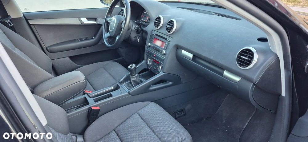 Audi A3 Sportback 1.6 TDI DPF Ambiente - 16