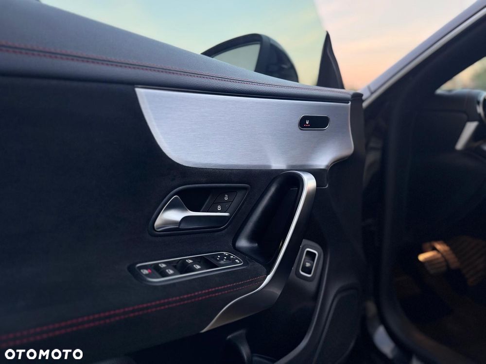 Mercedes-Benz CLA 180 AMG Line 7G-DCT - 22