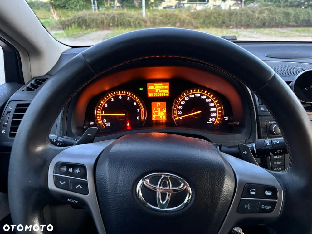 Toyota Avensis 2.0 Sol EU5 MS - 12