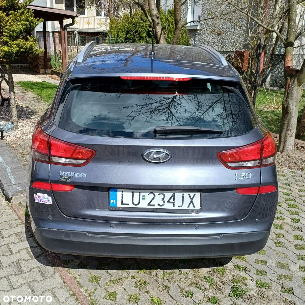 Hyundai i30 1.6 D Classic + - 4
