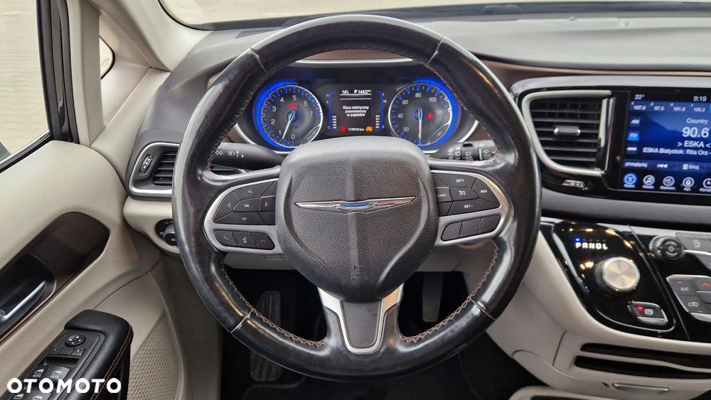 Chrysler Pacifica - 10