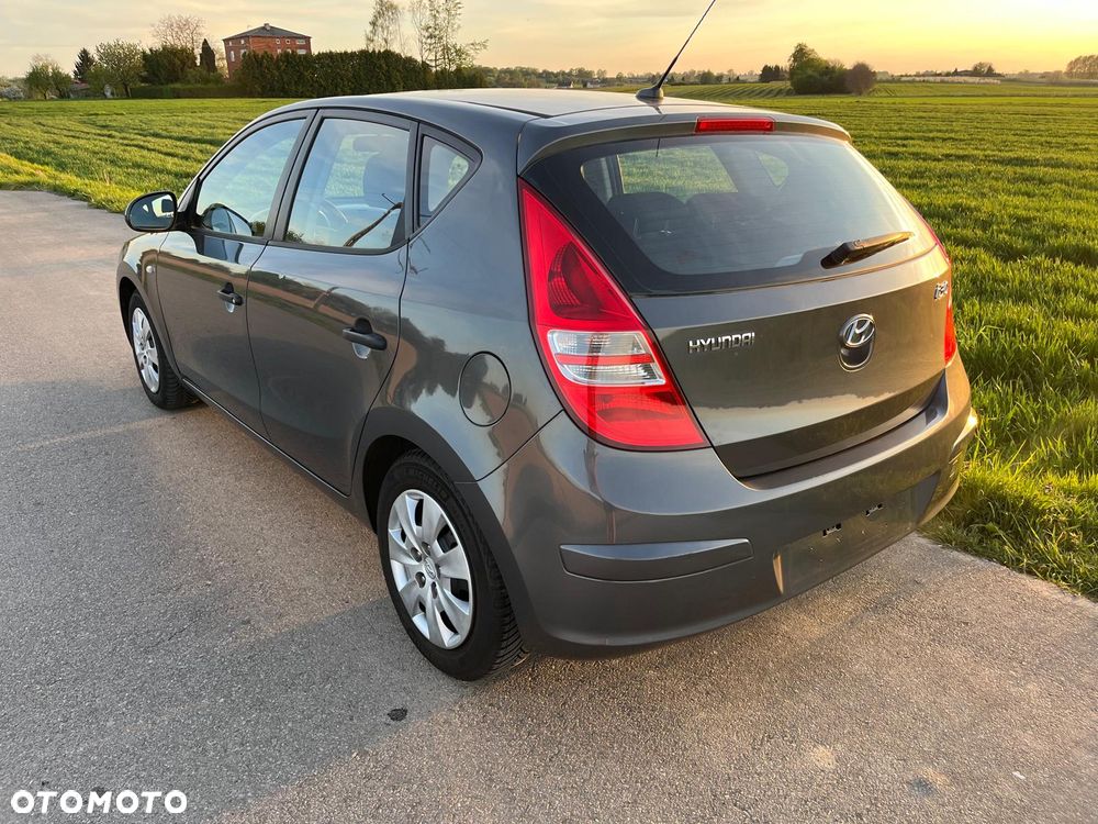 Hyundai i30 1.4 Base + - 7