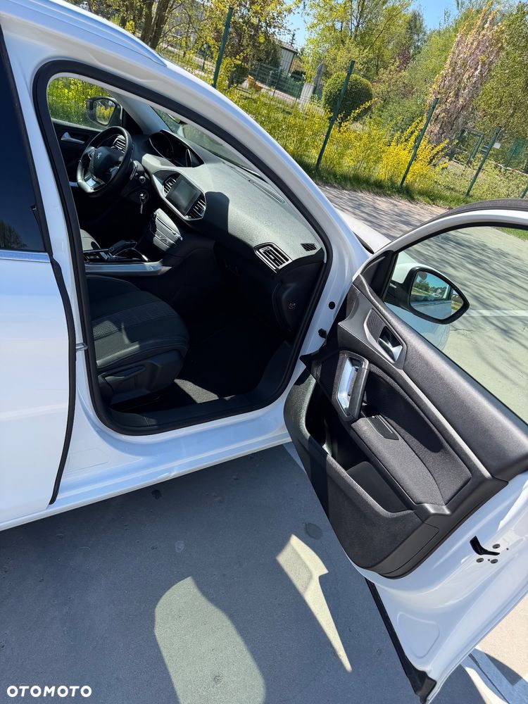 Peugeot 308 1.2 PureTech Allure Pack S&S EAT8 - 18