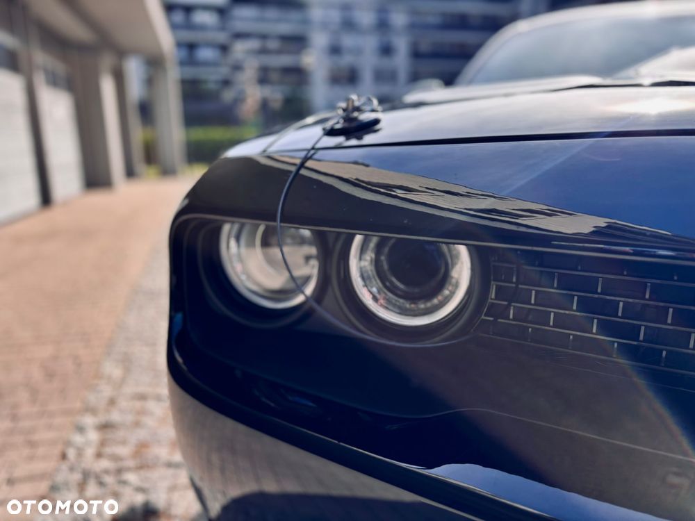Dodge Challenger - 12