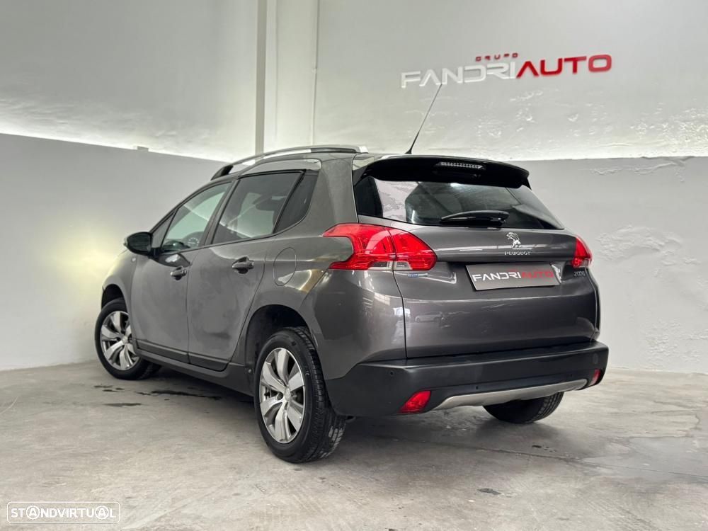 Peugeot 2008 1.2 PureTech Style - 8