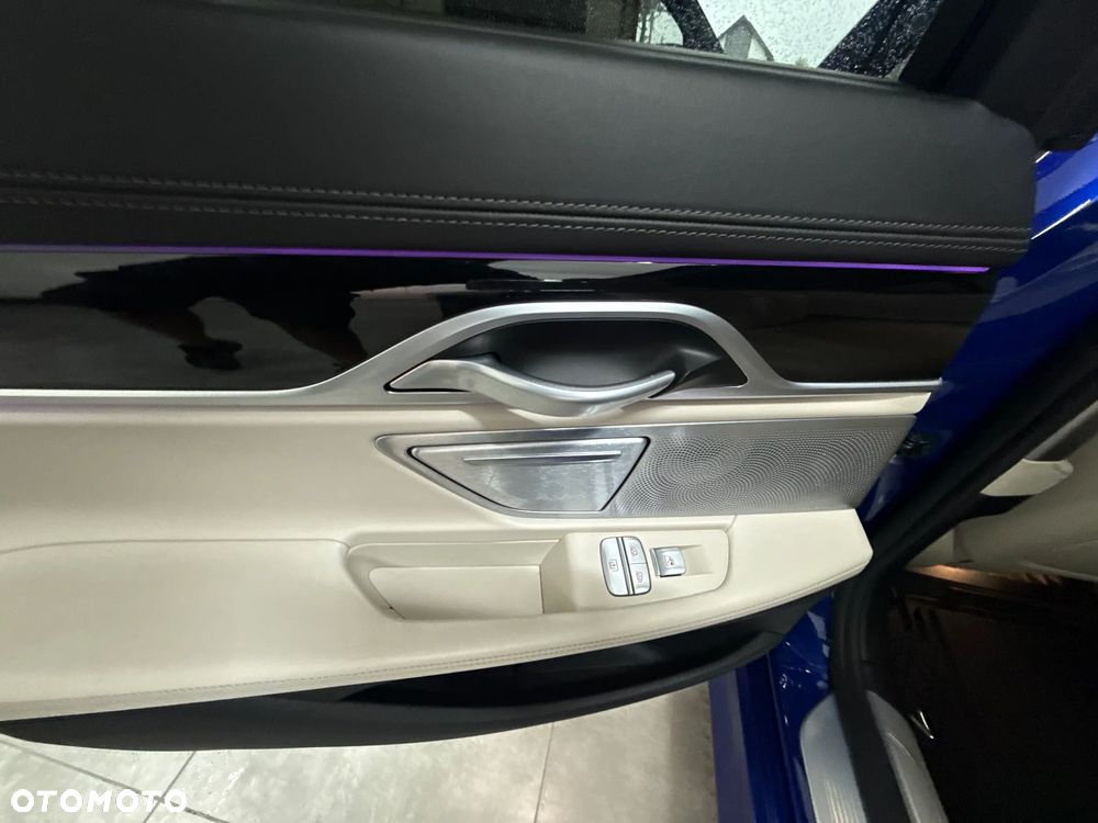 BMW Seria 7 750d xDrive sport - 24
