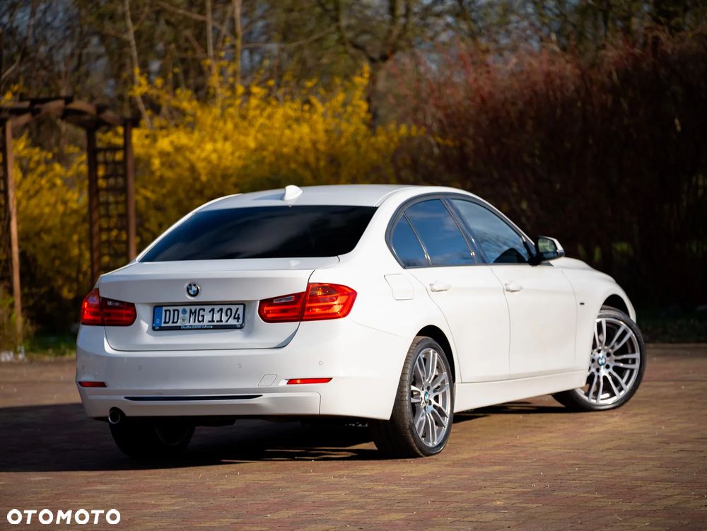 BMW Seria 3 318d Sport Line - 9
