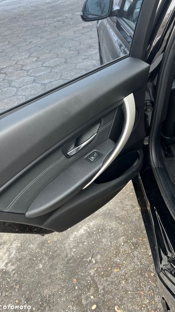 BMW Seria 3 318i Sport Line - 11