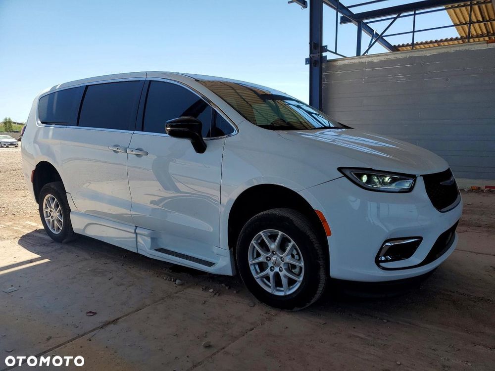 Chrysler Pacifica - 5