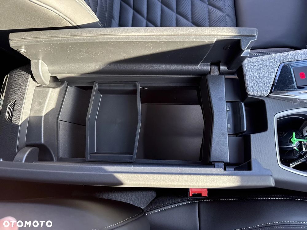 Peugeot 408 HYBRID 145 e-DSC6 GT - 33